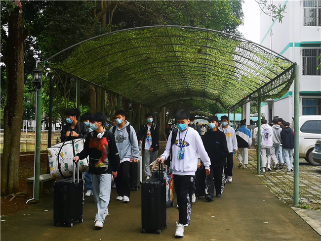 1615341076198865.jpg 13、鲜活的校园.jpg