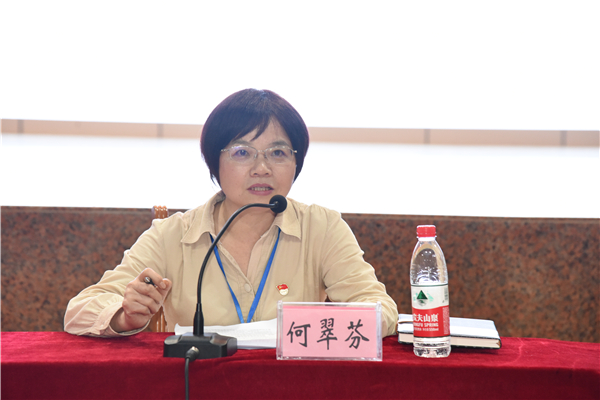 3、学校党委书记何翠芬在会上讲话.JPG