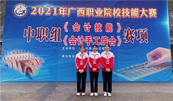 1617764786687127.jpg 2、参赛学生合影.jpg