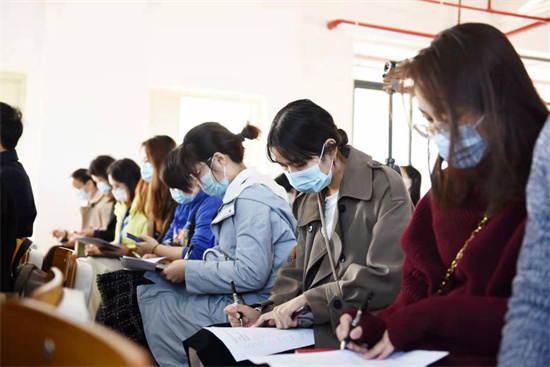 1640142559425457.jpg 6.教师听课现场.jpg