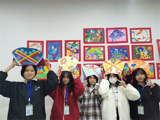 1640142975416412.jpg 10.幼儿保育专业 李芳芳老师《幼儿民族图案运用》.jpg