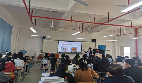 1640142991748377.jpg 11.服装设计与工艺专业 汪薇老师《白裤瑶服饰图案赏析》.jpg