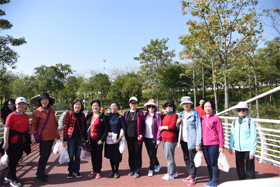 1647508035582204.jpg 4.退休教职工积极参与活动.jpg